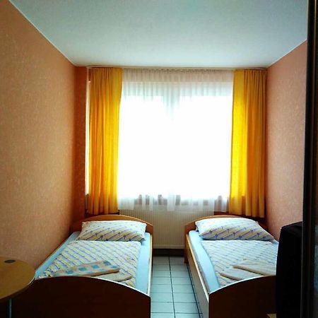 Hotel Yans Oberhausen  Room photo