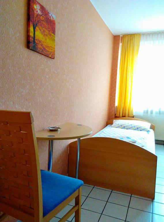 Hotel Yans Oberhausen  Room photo